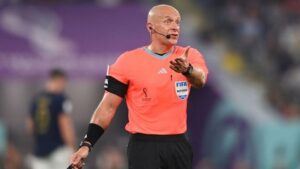 Szymon Marciniak đáp trả